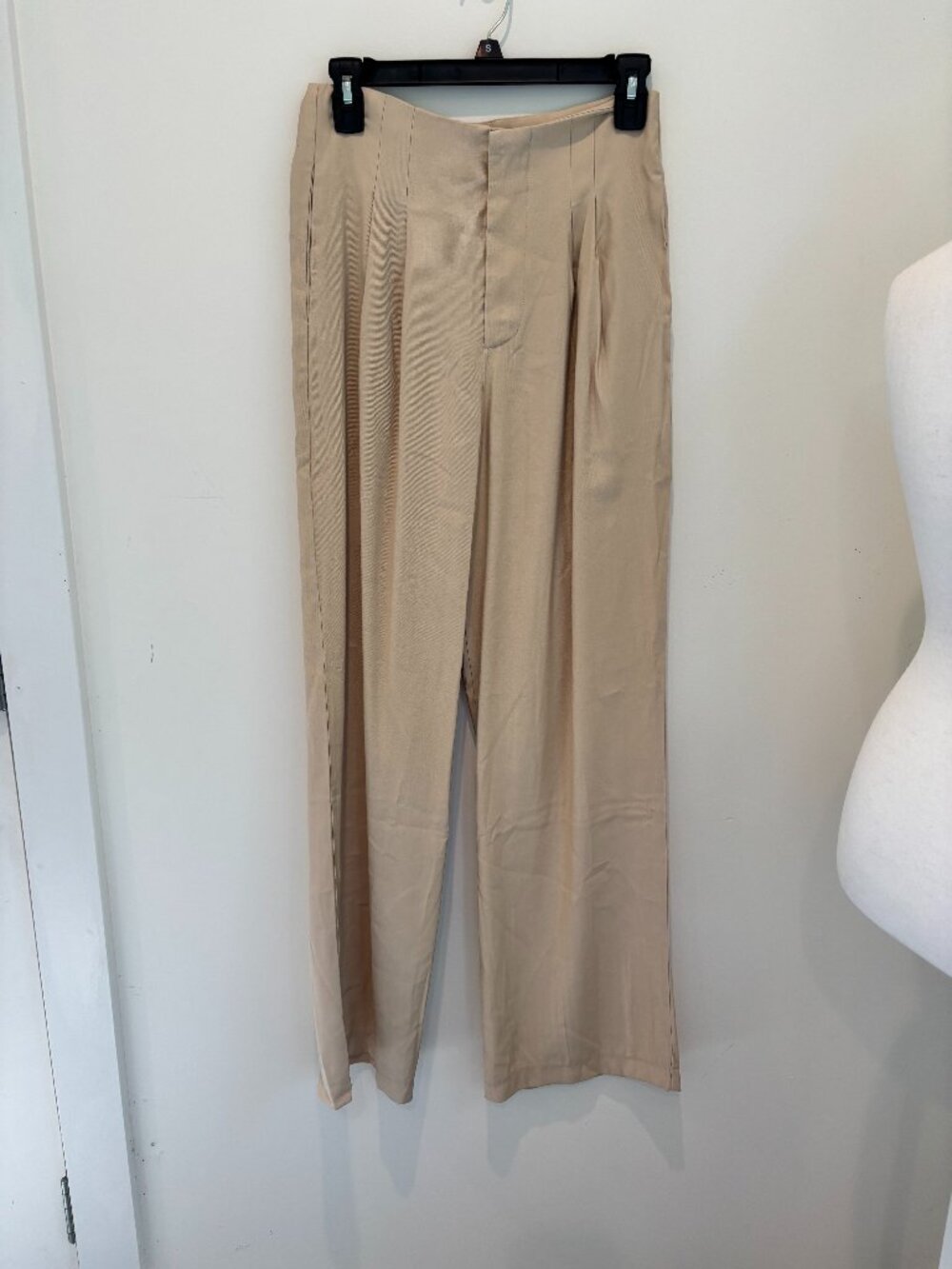 NWT Lioness Womens Pleated Wide Leg khaki Trousers Size Small